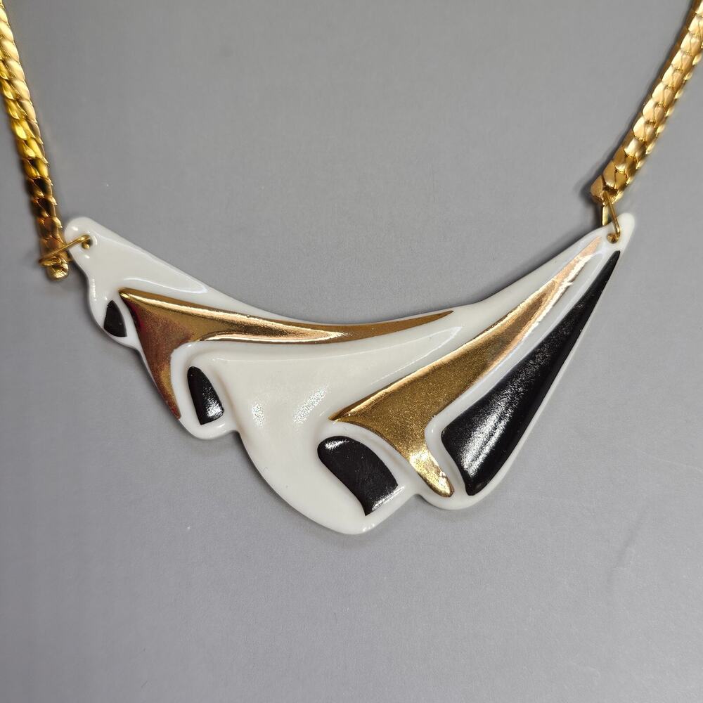 Avon PORCELAIN WAVES Necklace Gold Black Enamel on White Porcelain 1987 Vintage